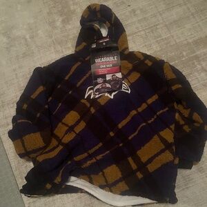 Ravens: wearable blanket: Sherpa inside